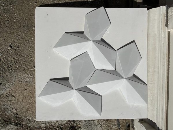 Pieza de relieve en escayola y cemento para paredes y zócalos - Imagen 2