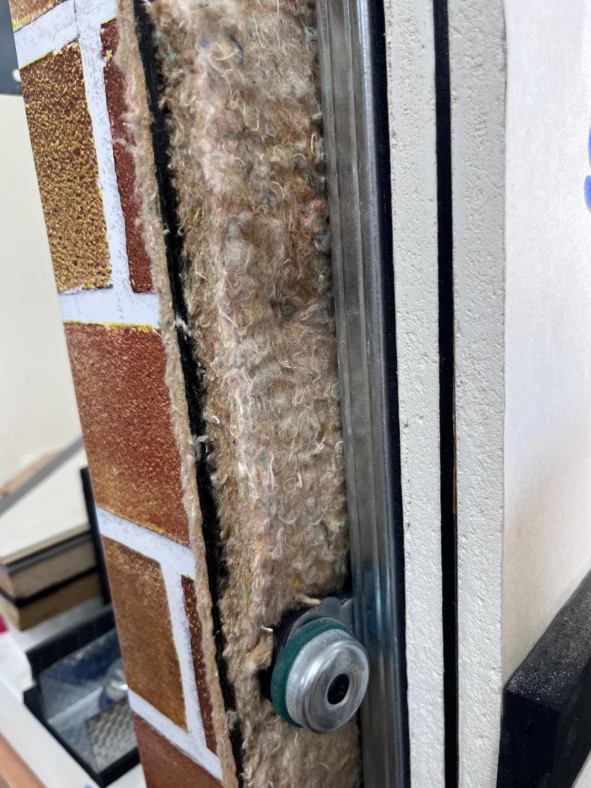 Sistema pegado a la pared con silentblocks