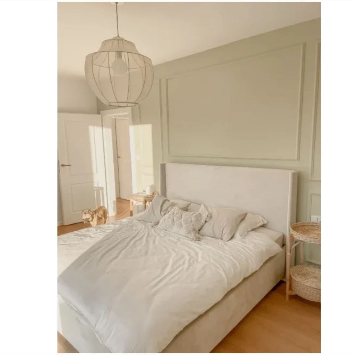 Detalle de moldura tipo gota MD413 con acabado curvo y volumen suave