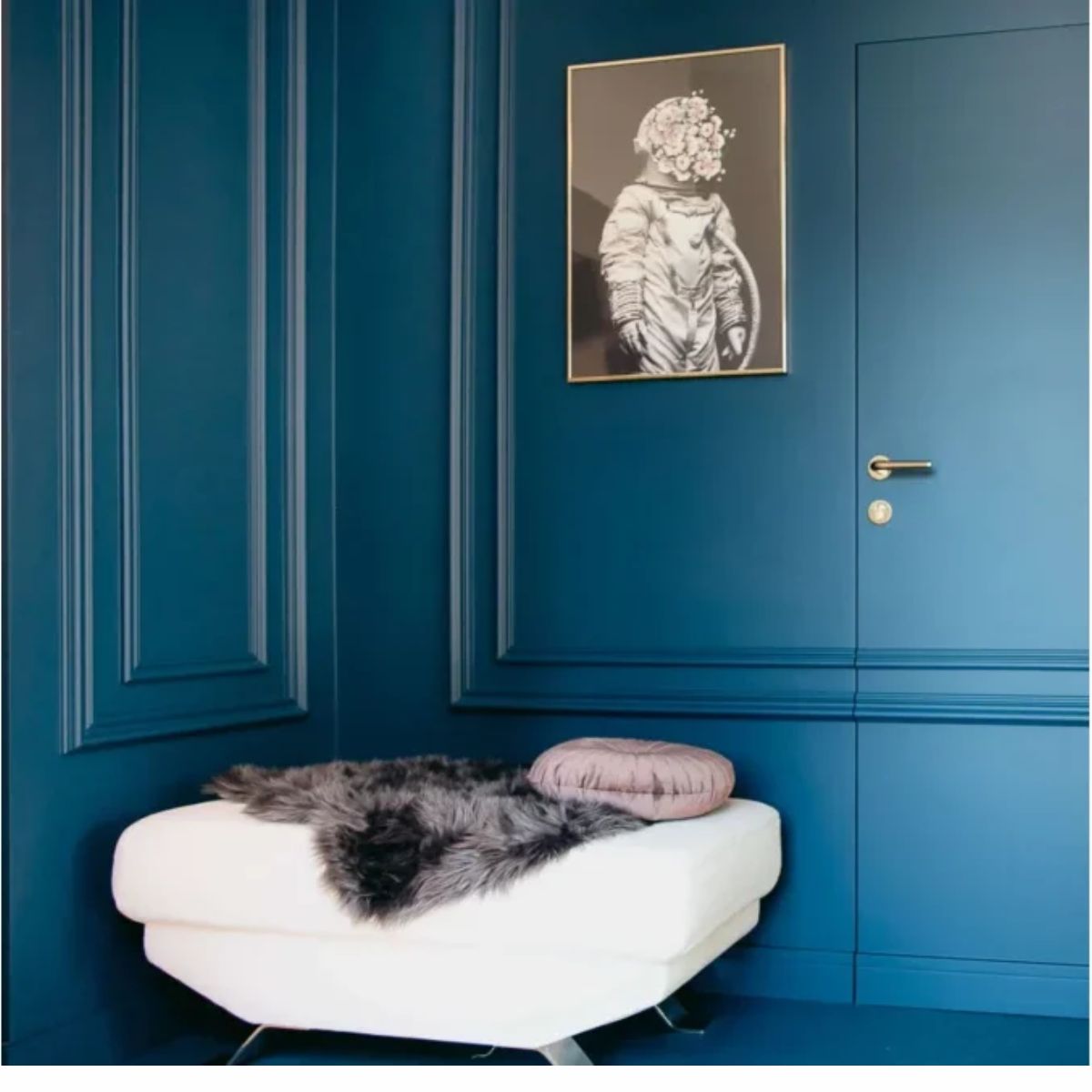 Moldura MD346 con relieve decorativo en pared