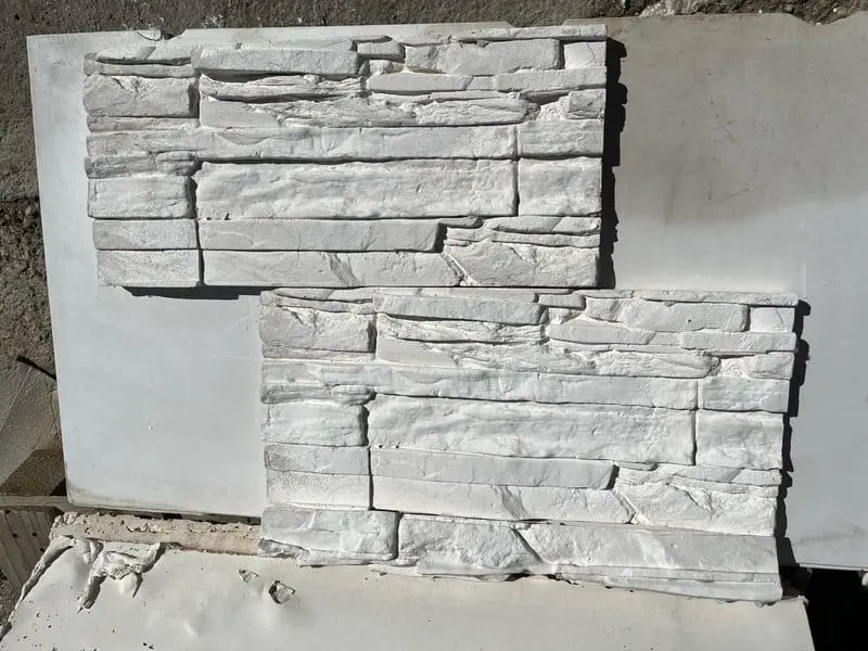 Relieve pared efecto ladrillo de escayola