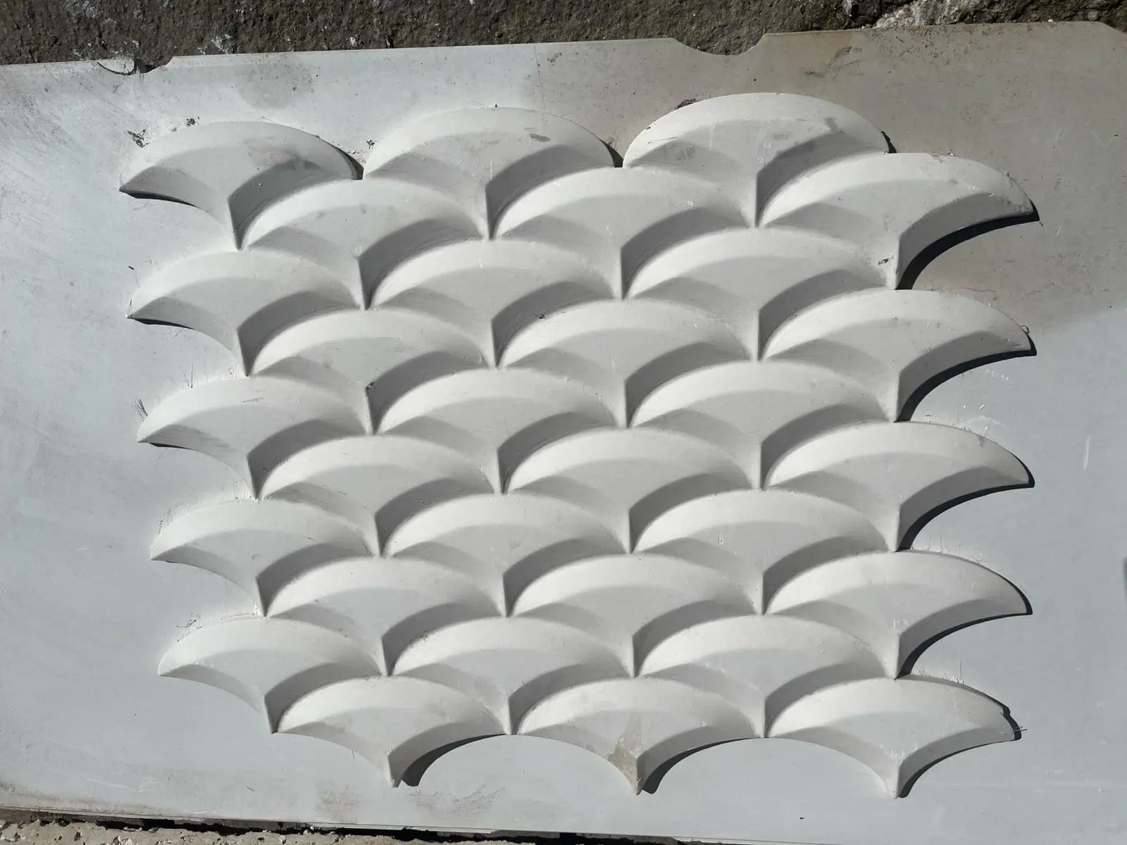 Relieve artesanal fabricado bajo diseño para rehabilitación tipo escamas