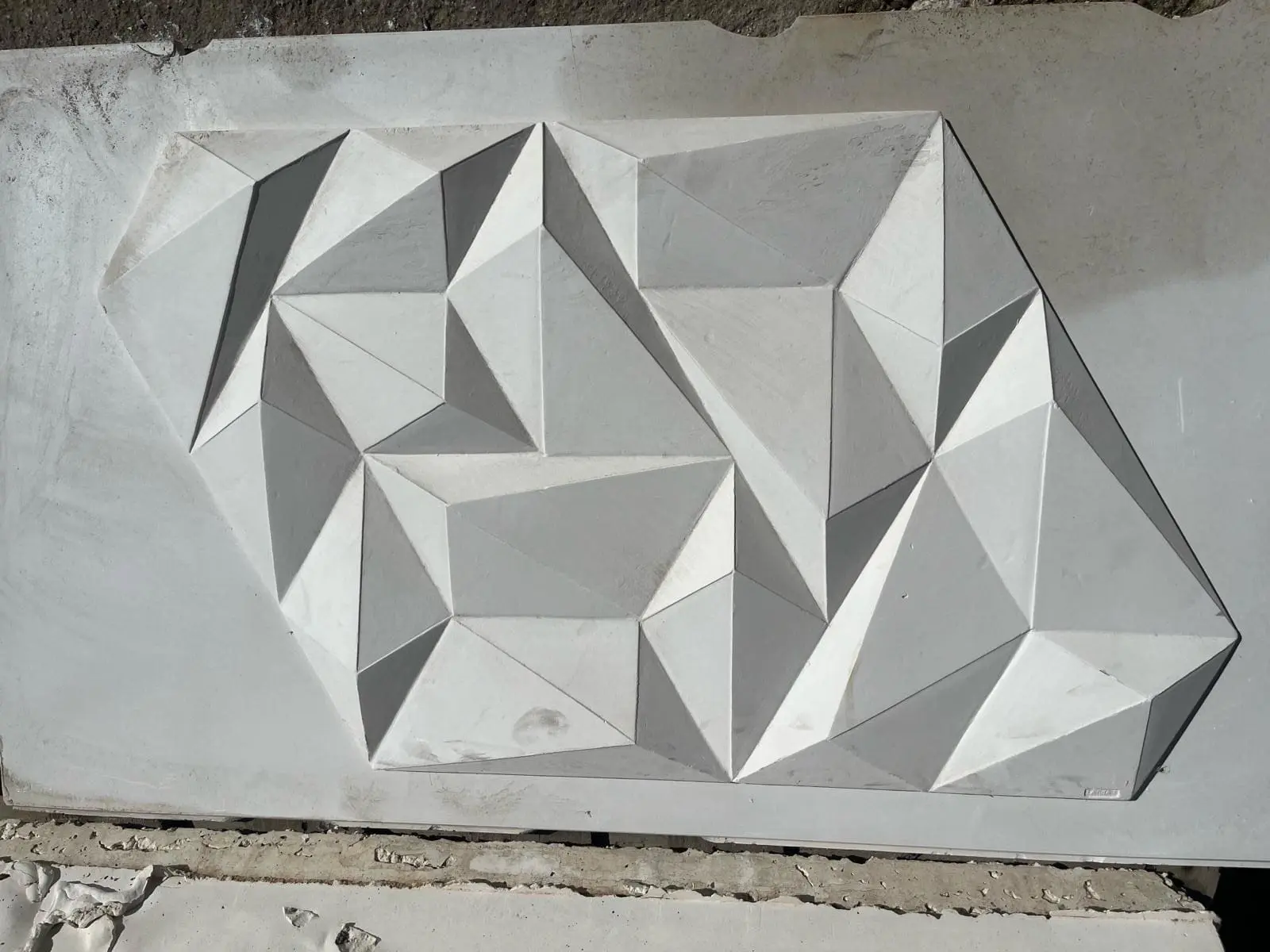Módulo de relieve en escayola con diseño vegetal
