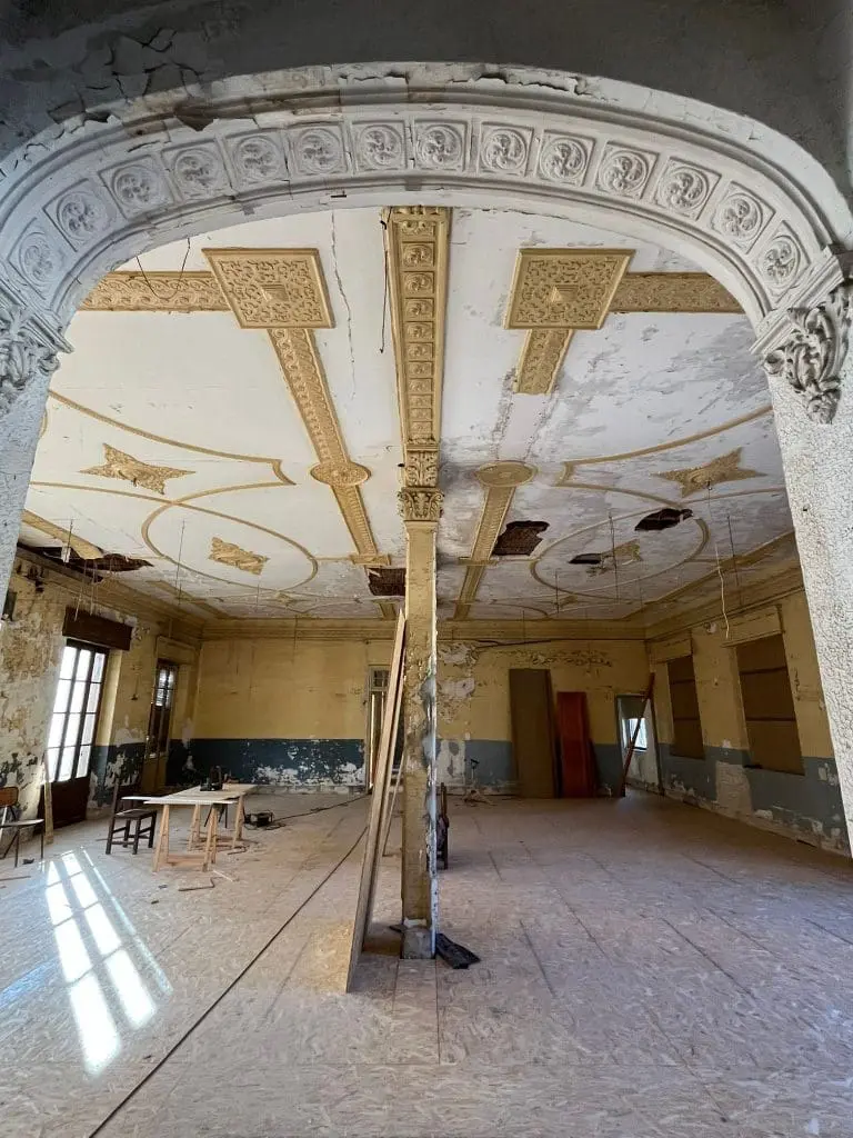 Entrada sala principal ZAPADORES sin hacer