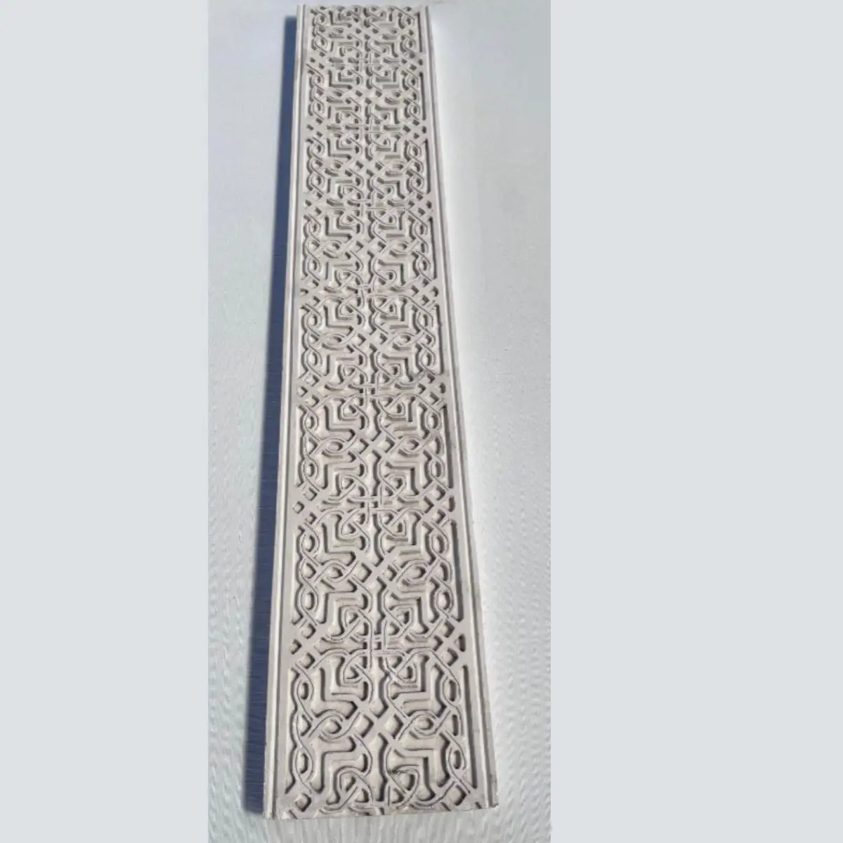Friso arabe de escayola estilo califal inspirado en la Mezquita de Córdoba