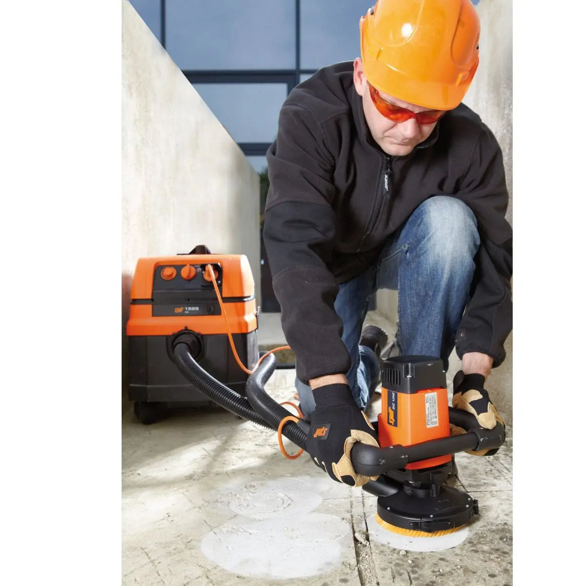 SPIT SG 125E en uso sobre superficie de hormigón o yeso