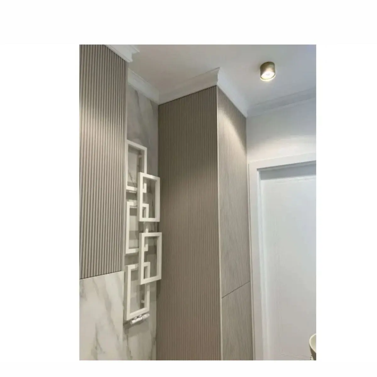Cortinero tipo friso MD137 en dormitorio con diseño moderno