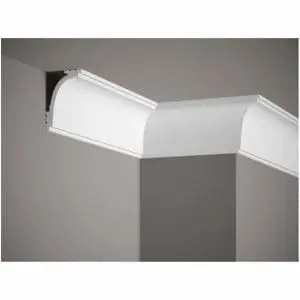 Moldura de techo MD111 tipo media caña grande instalada