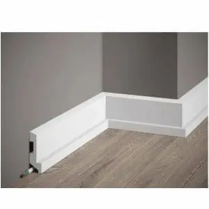 Rodapié moderno MD024 en salón con acabado limpio
