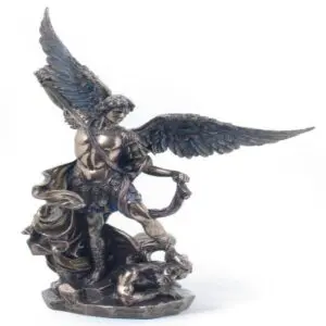 Figura de San Miguel de resina estilo clásico
