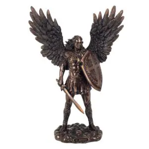 San Miguel Arcángel figura religiosa de resina
