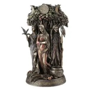 Diosa triple celta de resina