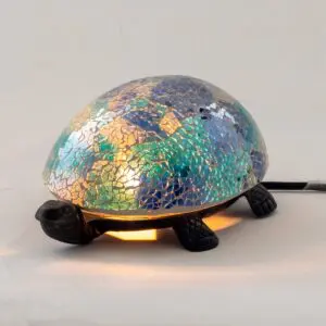Lámpara tortuga de mosaico de vidrio y metal