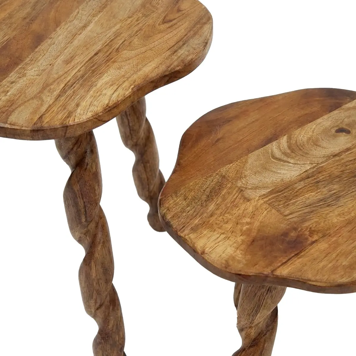 Taburetes de madera de mango mostrando el diseño y la estructura