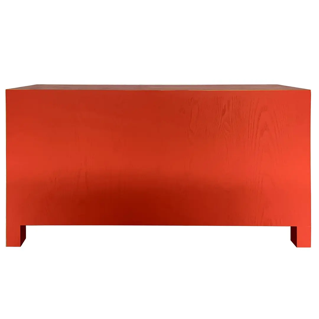 Mueble auxiliar de madera con tres cajones pequeños y uno grande