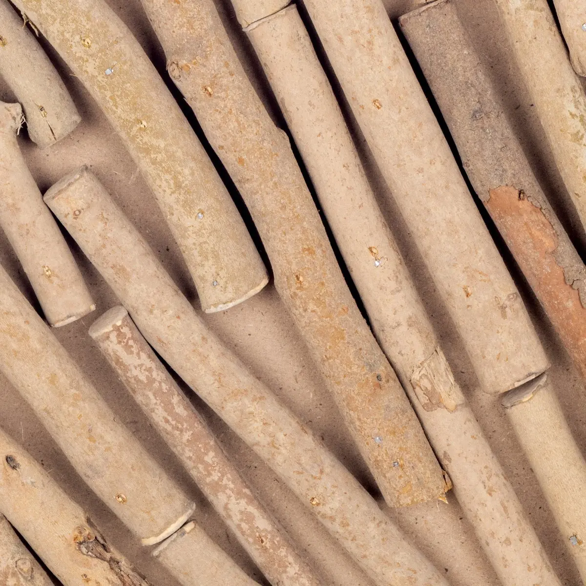 Espejo redondo de madera, detalle