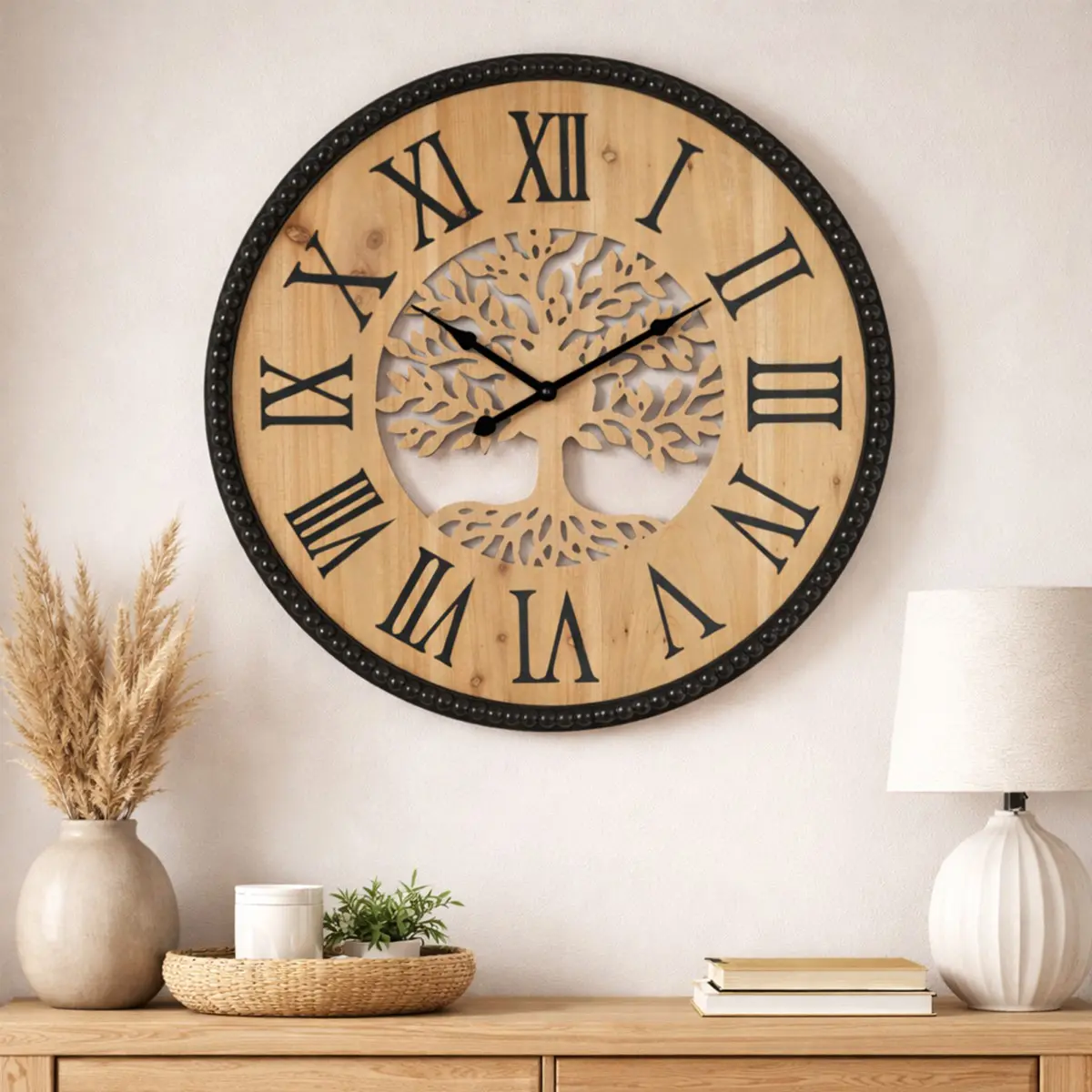 Vista del reloj decorativo árbol de la vida