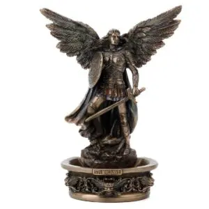 Figura del Arcángel Miguel de resina