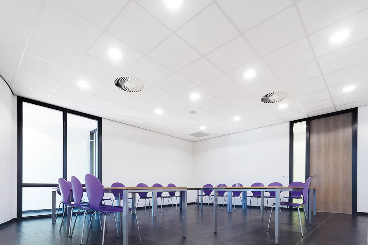 SALON CON PLACA ANTARIS 600X600 ACUSTICA SALON CON PLACA ANTARIS 600X600 ACUSTICA